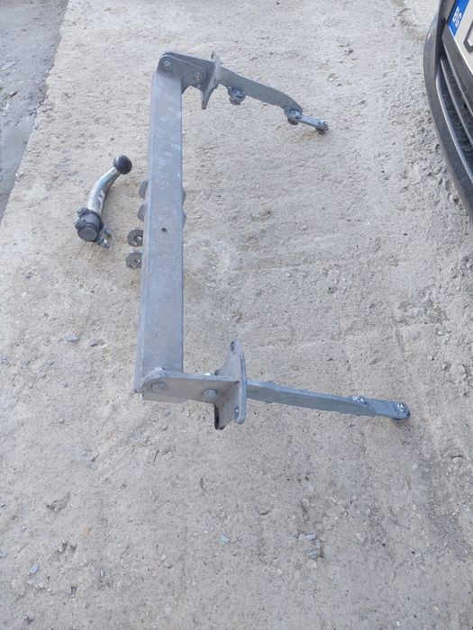 Теглич Субару Легаси.