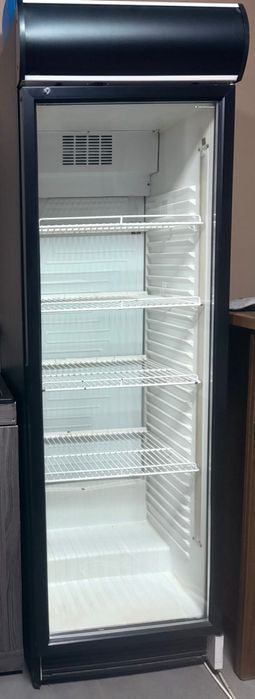 Холодильник витринный