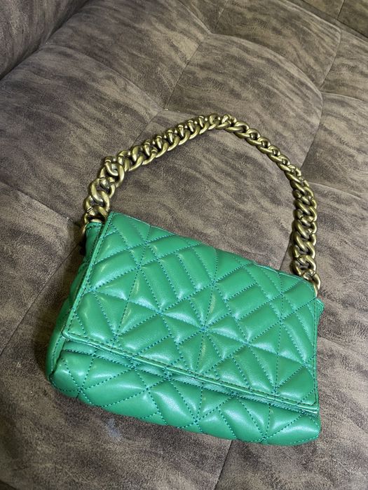 Зелёная сумка в хорошем состоянии