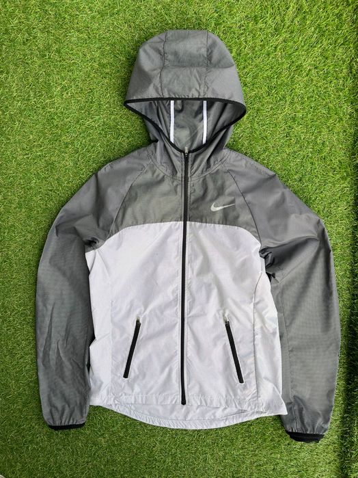 Дамско горнище / ветровка : Nike Women’s Racer Running Woven (Grey) S