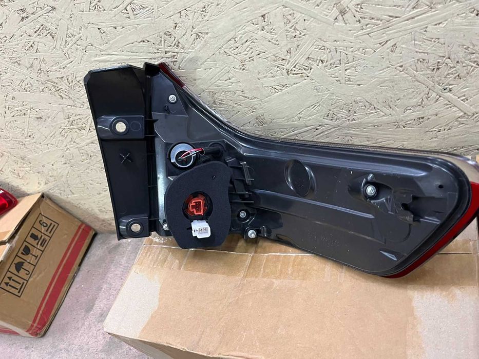 Задний фонарь на Сиенна Сиена 2015- / Toyota SIENNA 2018