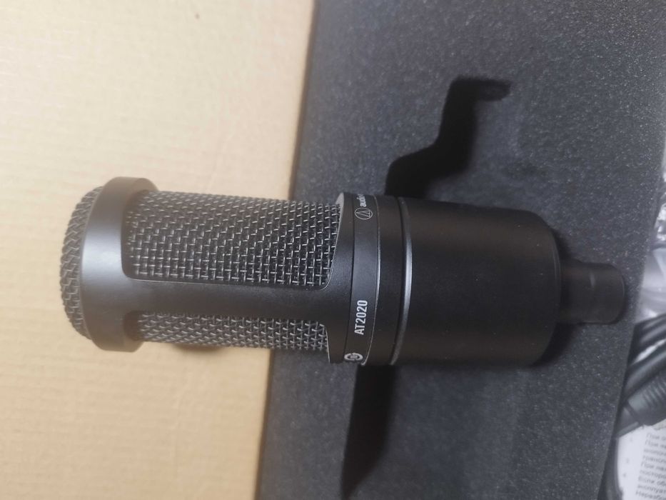 Студийный микрофон Audio-Technica AT2020