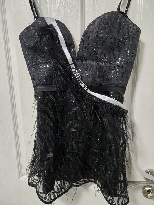 Рокля Лорети с колан, пера