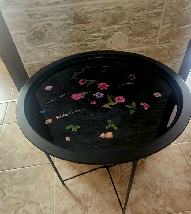 Масичка за кафе с цветя и епоксидна смола