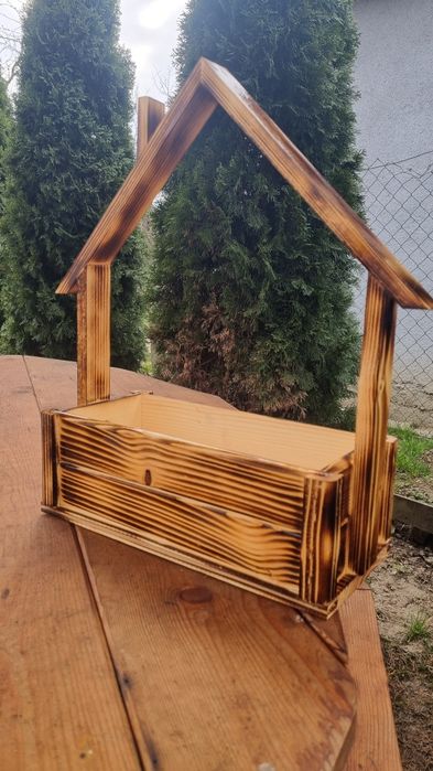 Suport din lemn pentru flori