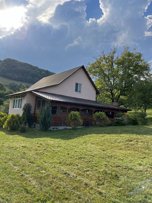 Cabana de vanzare la munte