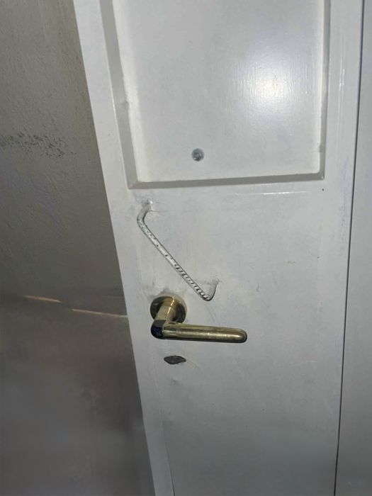 Желязна врата с каса