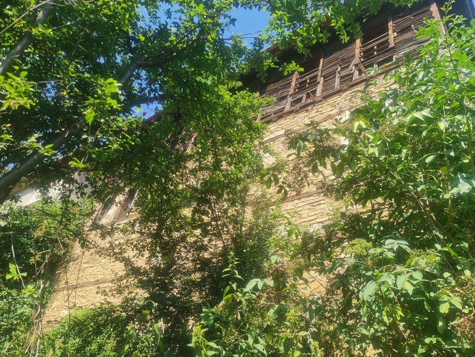 Продавам стара родопска къща в с.Момчиловци