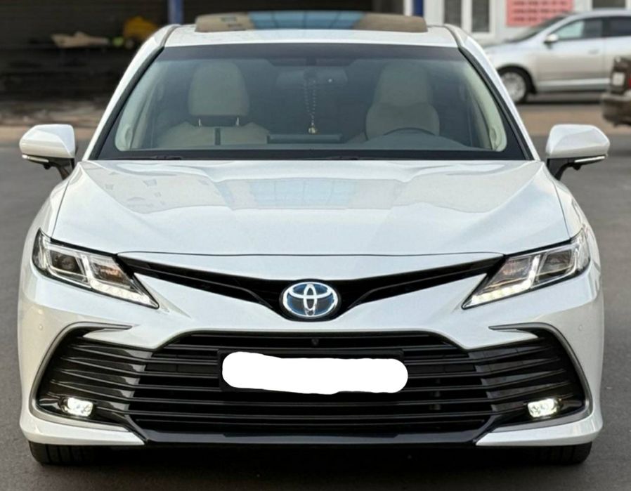 Tayota Camry Hybrid full pozitsiya 2023-yil 2.5mator SROCHNA SOTILADI!