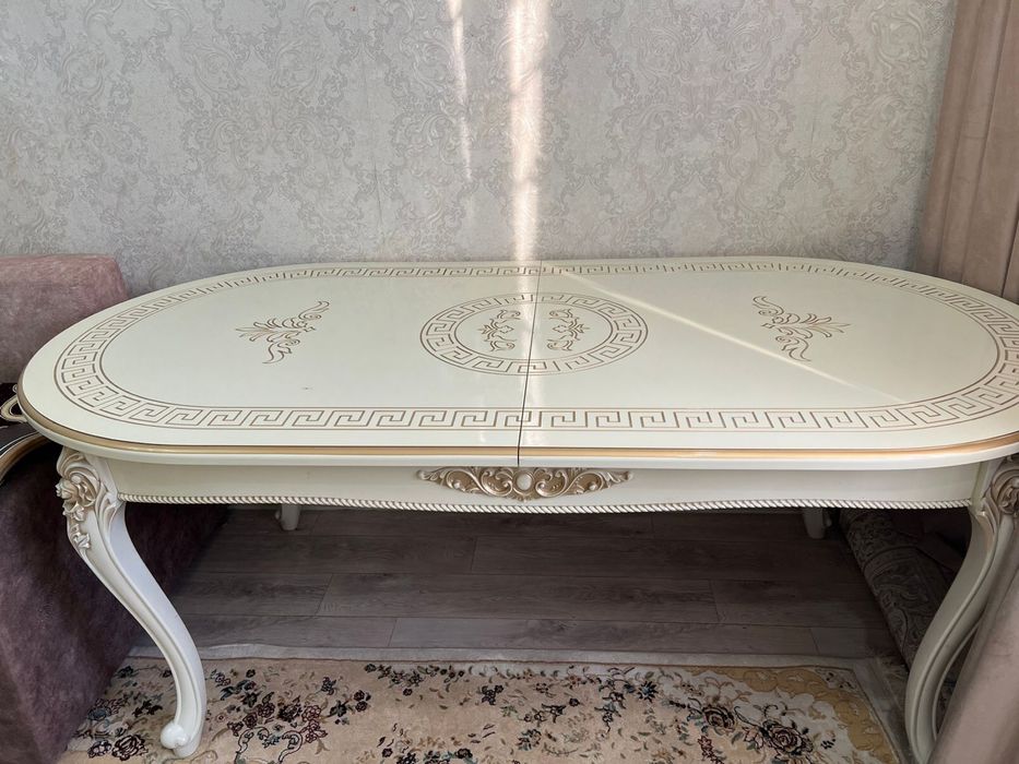 Стол со стульями