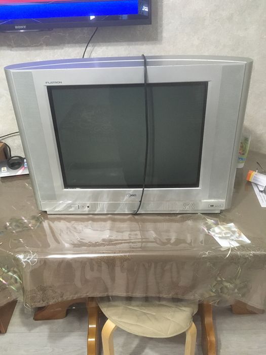 Телевизор LG в хорошем состоянии, рабочий