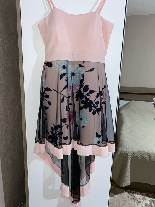 Дамска розова рокля с цветя и тюл