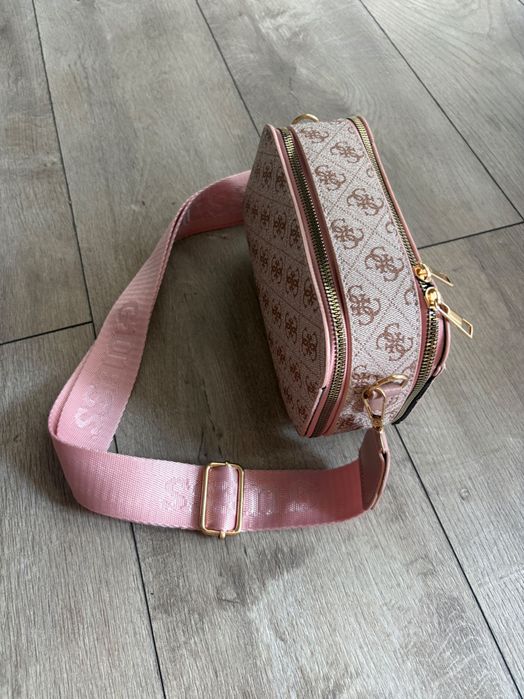 Дамска чанта GUESS