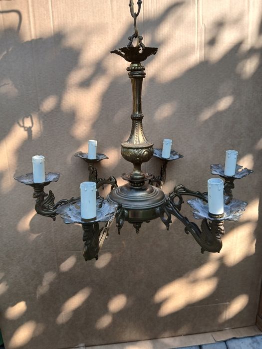 Lustre anticqriat,in stare foarte buna din bronz si ceramica 350 lei bucata.