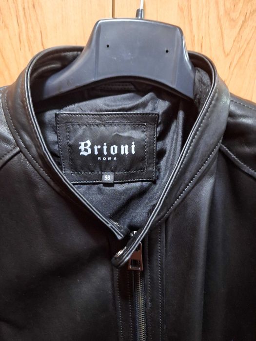 Супер мъжко гъзарско яке от естествена агнешка кожа на марката Brioni!