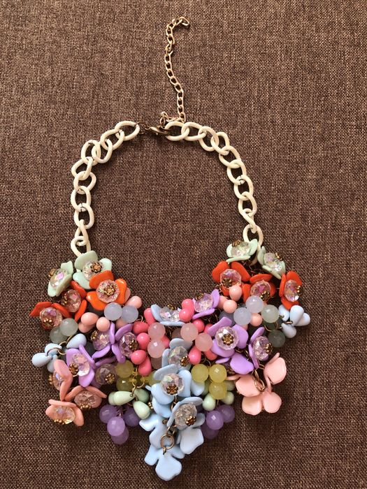 Ефектно дамско колие