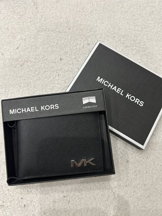 Портфейли Michael Kors и CK и Guess