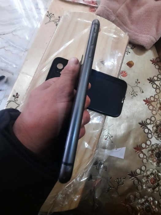 Vând sau schinb ipone 11 sinplu!!