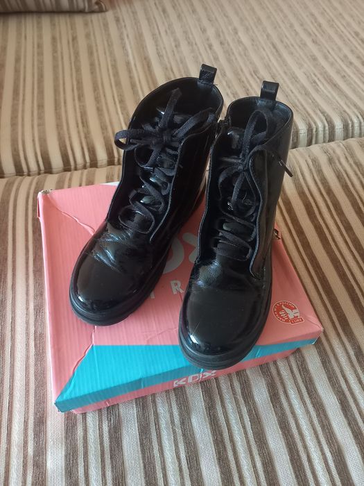 Ботинки лаковые для девочки KDX