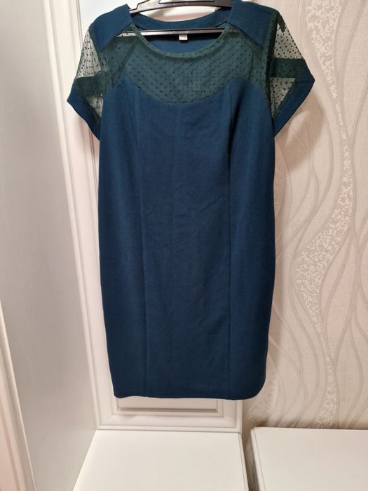 Продам платья новые