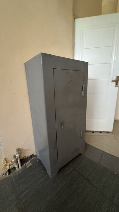 Мебель для офиса,сейф,дверь