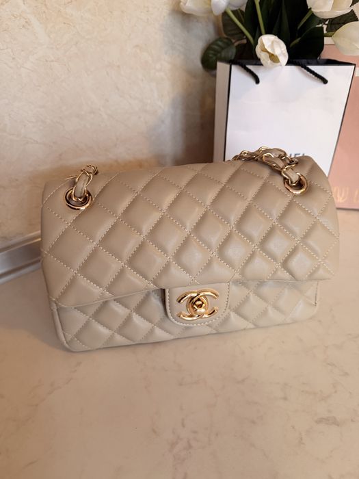 Дамска чанта Chanel Classic среден размер бежова
