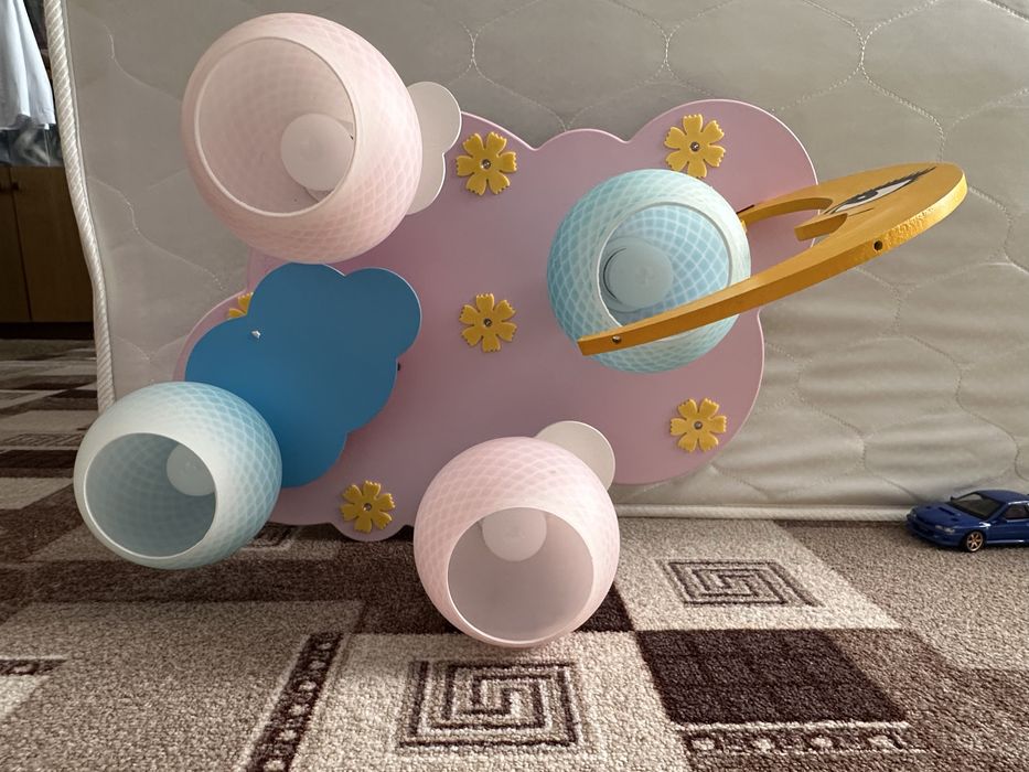 Продам люстру в детскую