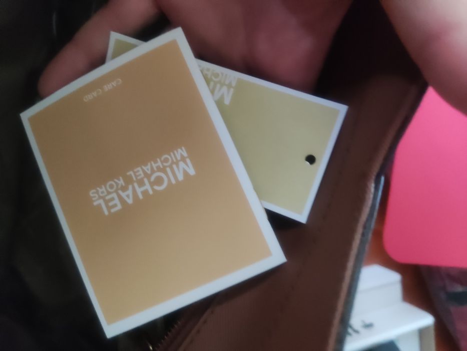 Крем и кафява чанта на Michael Kors