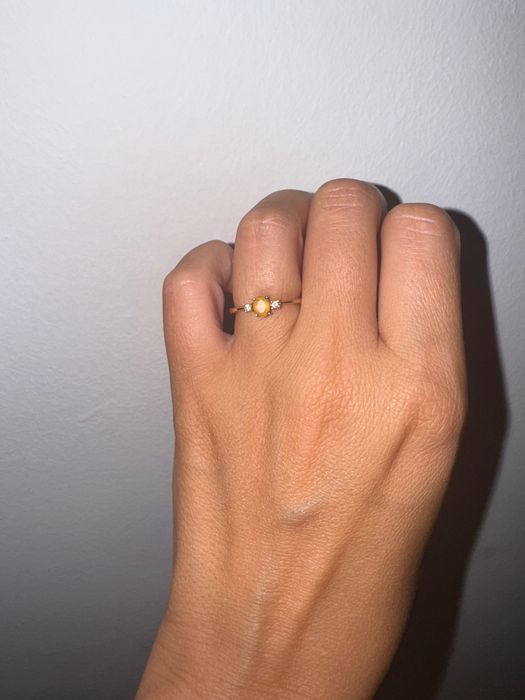 Златен пръстен с камък цирконии