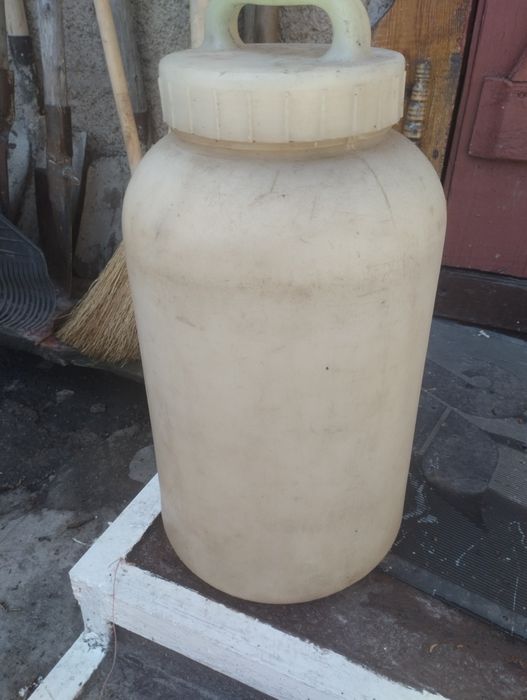 Продам пластиковую флягу 3000 тг