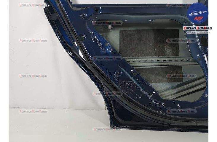 Оригинална задна лява врата в добро състояние Мерцедес-Бенц А-Клас / M