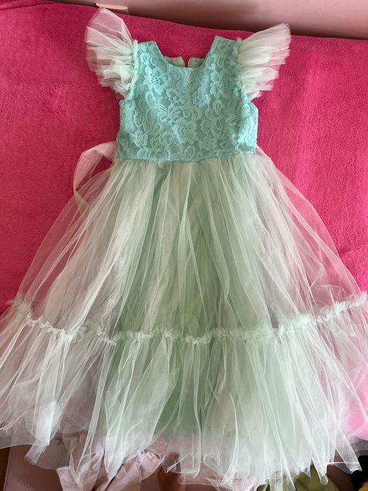 Продам детские нарядные платья