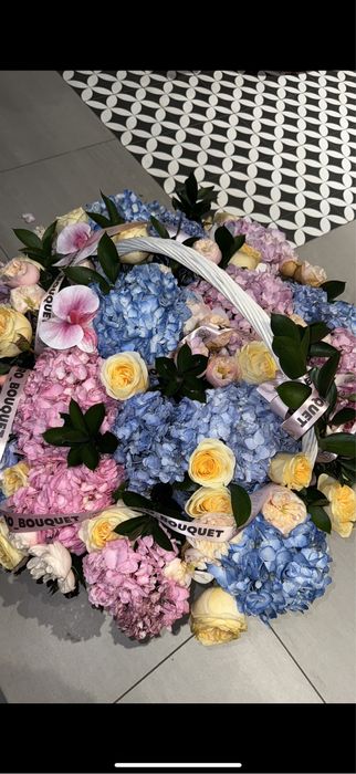 Цветы в корзине композиция