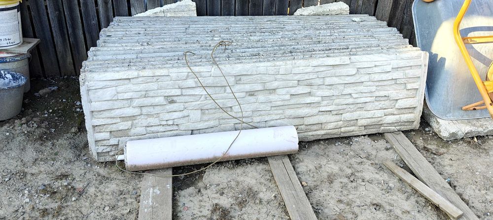 Vând placi gard din beton