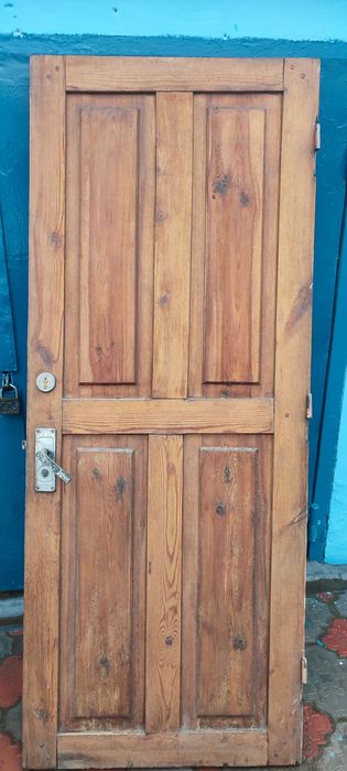 Продам дверь деревянную