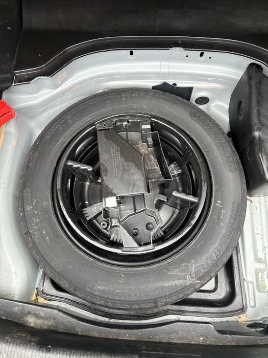 Rezerva slim Mercedes R16 cric kit pana