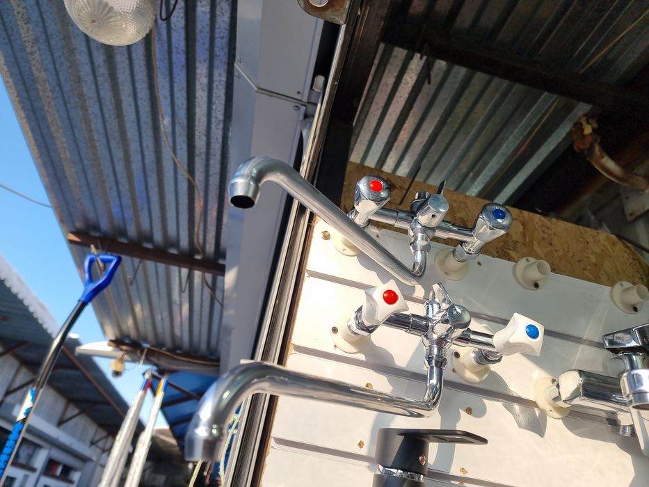 Смесители в ванную, кухню, сантехника.