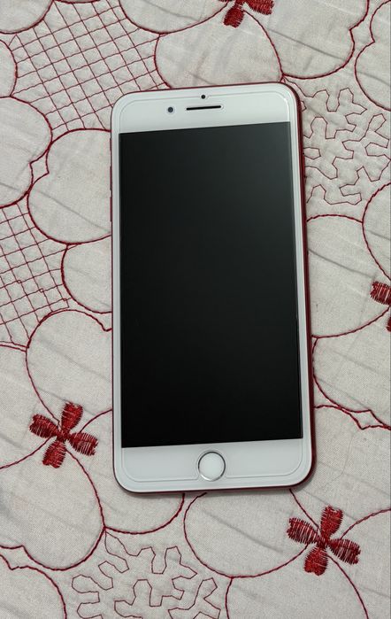 iPhone 7 Plus cu baterie la 87%.