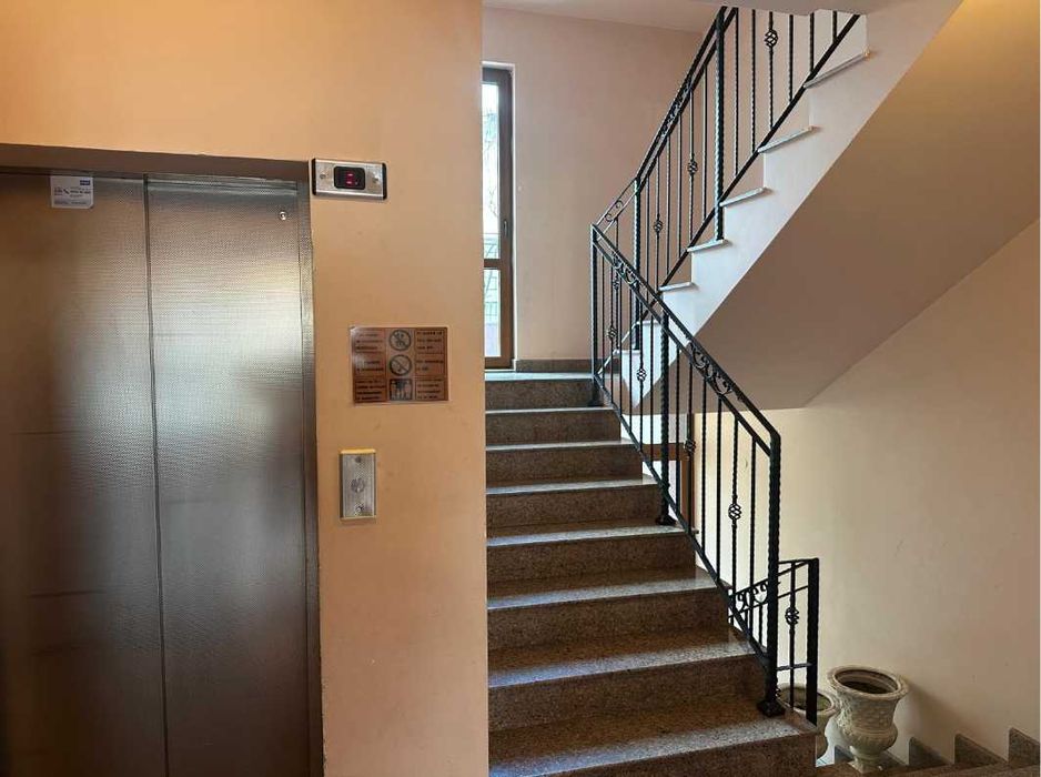 3-стаен 135 м2, Св. Св. Константин и Елена