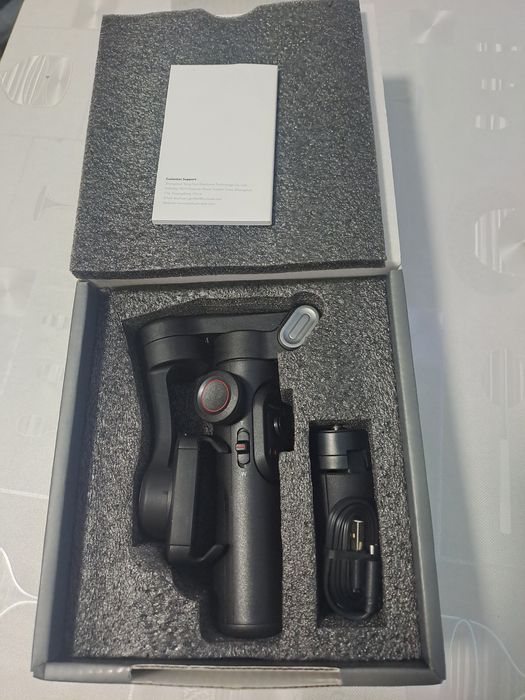 Трехосевый стабилизатор для телефона