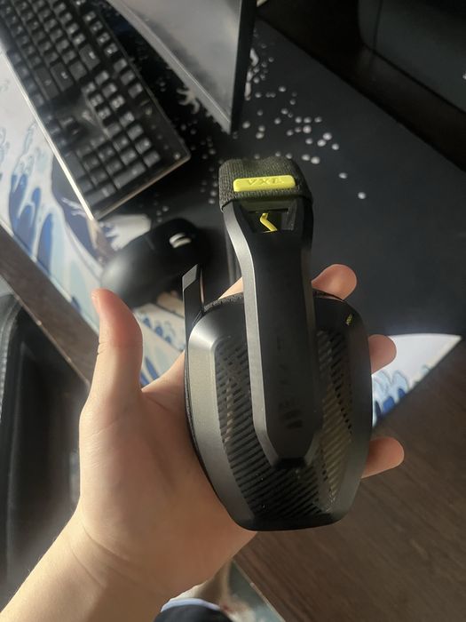 Наушники без проводные продам срочно