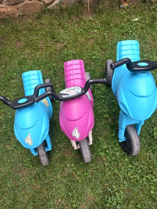 Motocicleta cu trei roti