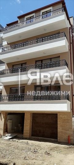Продава се Двустаен апартамент в Пловдив, Христо Смирненски - 82 кв.м за 1096 €/кв.м - Снимка #3