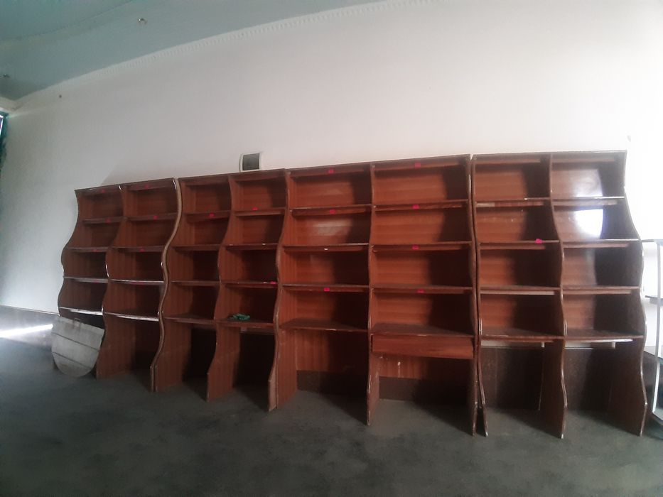 Magiz dòkon uchun mebel sotiladi