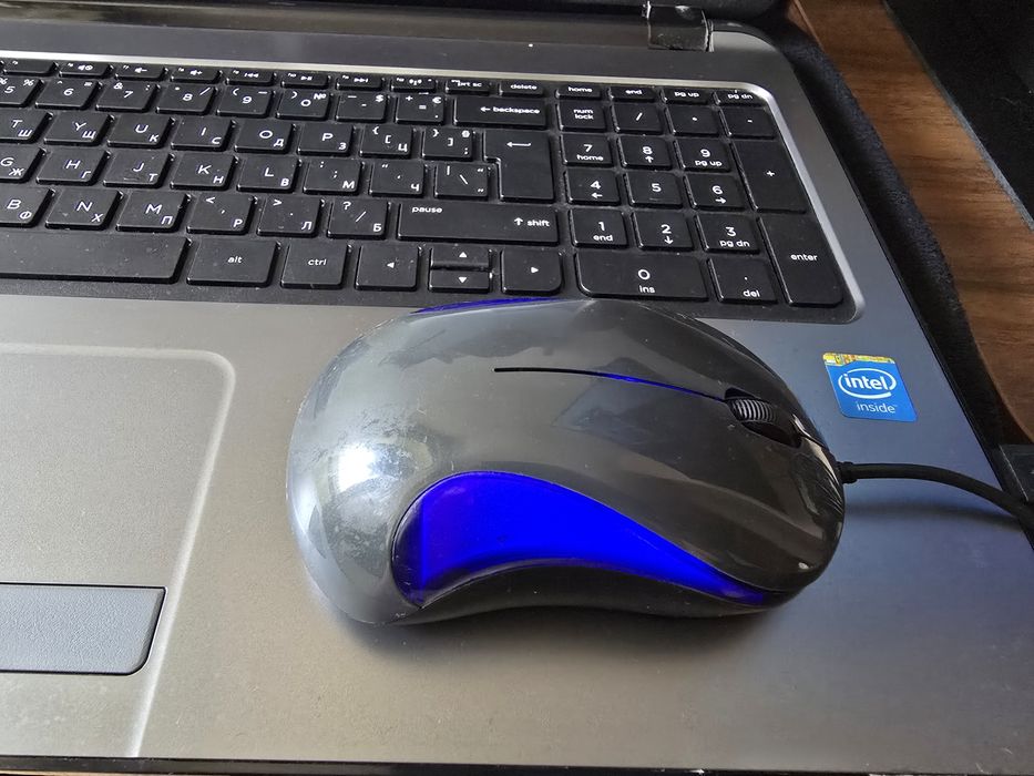 Запазен! Лаптоп HP 250 G3 4gb ram  1tb HDD с лицензиран Windows 10 без