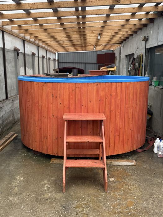 Vand ciubăr de 8-10 persone