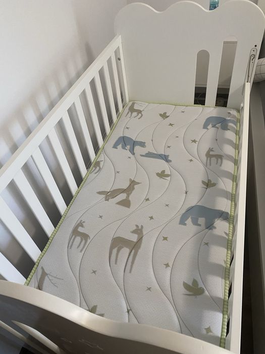 Interbaby Бебешко дървено легло Curve + матрак
