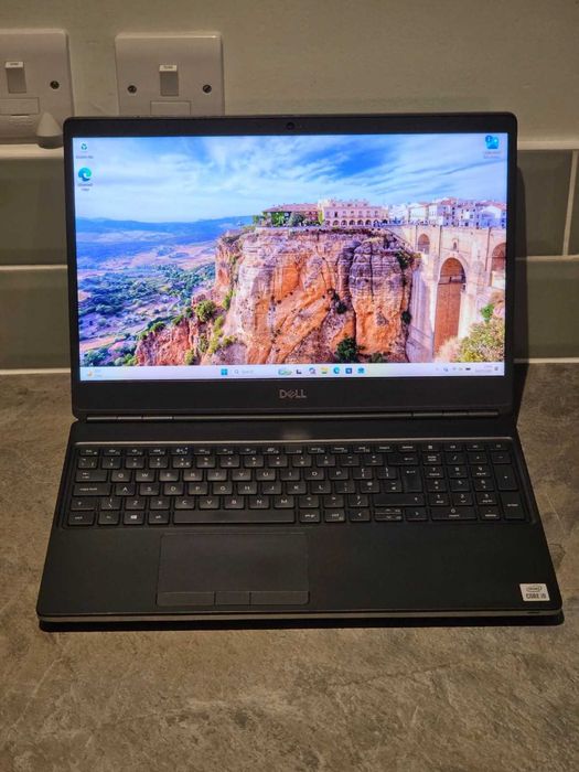 лаптоп Dell 7550