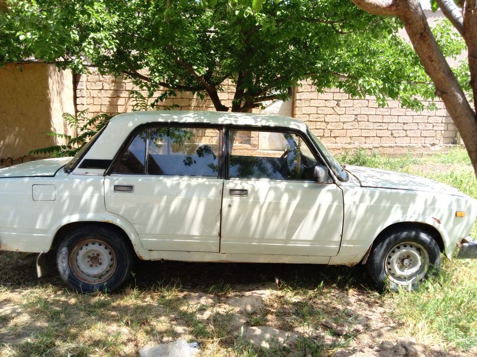 Vaz 2107 85yil 65talik metani bor