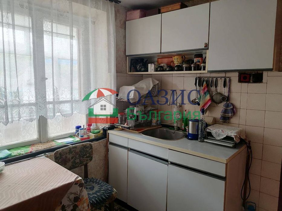 Къща на 3 етажа 252 кв. м.+двор 690 кв. м.+два гаража,център Свети Влас,България,